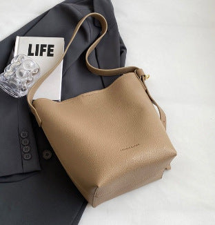 Retro High-capacity Stylish Commuter Bucket Bag For A Laid-back Look