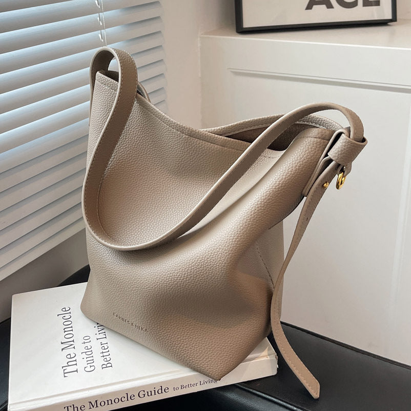 Retro High-capacity Stylish Commuter Bucket Bag For A Laid-back Look