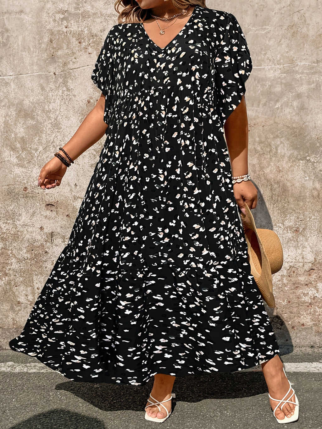 Elegant Plus-Size Womens Dress With Petite Floral Print And Ruffled Hem