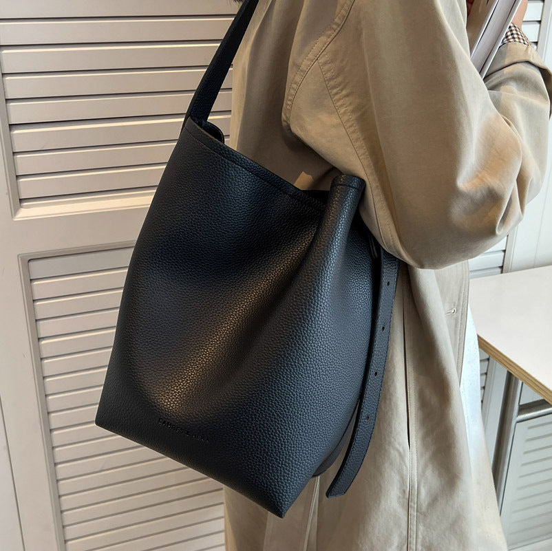Retro High-capacity Stylish Commuter Bucket Bag For A Laid-back Look