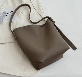 Retro High-capacity Stylish Commuter Bucket Bag For A Laid-back Look